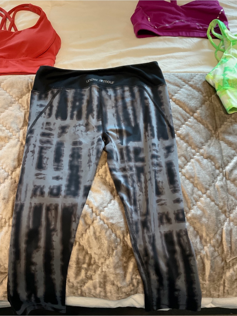 Under Armour Black & Gray Tie-Dye Capri Leggings
